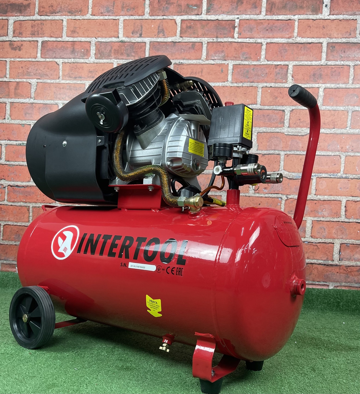 Поршневий компресор 2-х циліндровий 50 л INTERTOOL PT-0004 (2.23 кВт 220 Вт 8Атм 354 л/хв). Фото 1