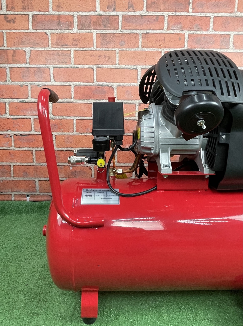Поршневий компресор 2-х циліндровий 50 л INTERTOOL PT-0004 (2.23 кВт 220 Вт 8Атм 354 л/хв). Фото 7